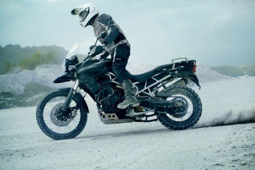 Triumph Adventurer 1200: prima foto spia dell'anti BMW GS e Ducati Multistrada - Fotogallery - 2